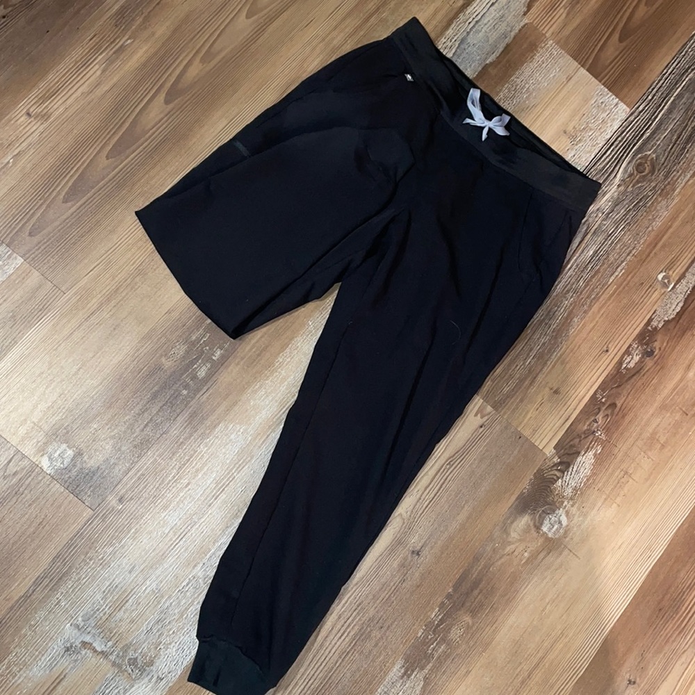 Fig scrub jogger